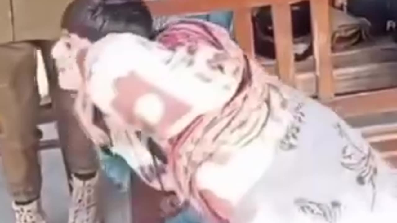 ماں باپ تو الگ ہو گئے۔ 12 سال کے بچے نے وہ کام کیا کہ آس پاس کھڑے سب