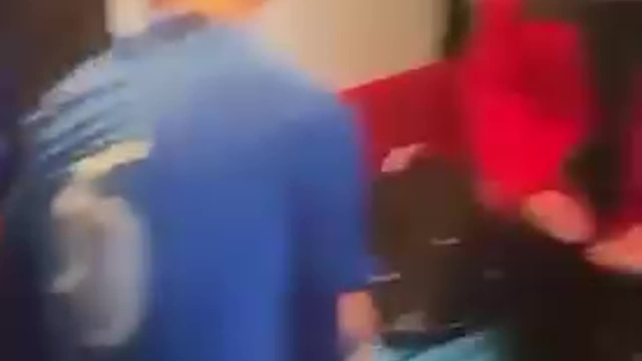 Policia serbe u fut në fushë dhe goditi lojtarin shqiptar të KF Tërnoci-it, skandal në Bosilegrad