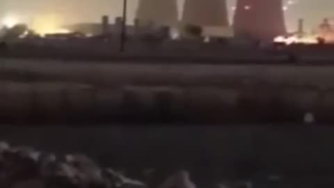 MASSIVE smoke cloud seen rising near cooling tower of Iran’s Montazer Ghaem power plant