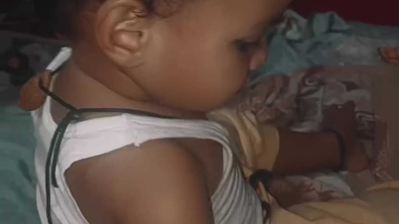 Baby mobile dekhne me vyast