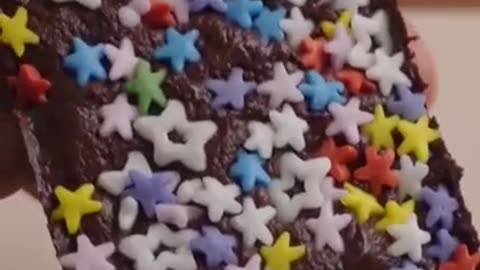 Are you supposed to put frosting on brownies?