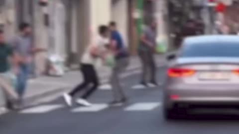 🇧🇪15 migrants battle with crowbars and sticks in the beautiful Belgian city of Gent.