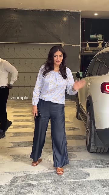 keeping it friday as raveena tandon steps out in bandra
