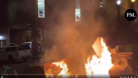 Seattle Antifa đang đốt cháy và chiếm khuôn viên UW mà cảnh sát thực tế không phản ứng