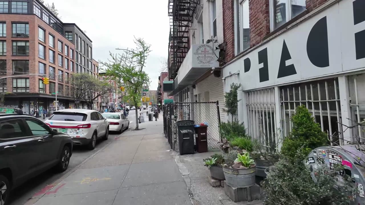 New York City LIVE Walking (chat on YouTube)