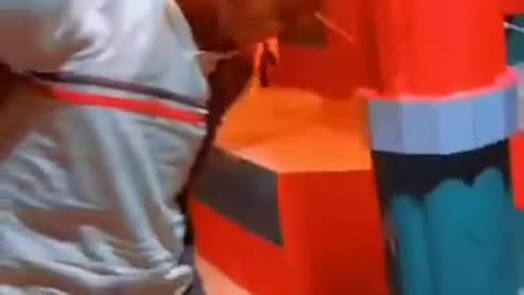 African Thief gets his cornrows set on fire