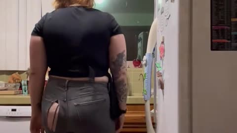 Waitress's Workday Wardrobe Malfunction: She Served All Day With a Giant Hole in Her Jeans!