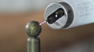 Tesla Coil: Wireless Fluorescent Glow ⚡