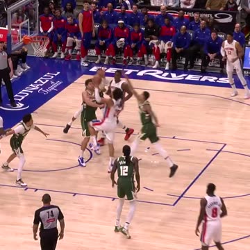 Detroit Pistons - Cade getting in his bag early 🔥