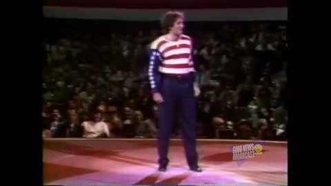 Robin Williams as the American Flag