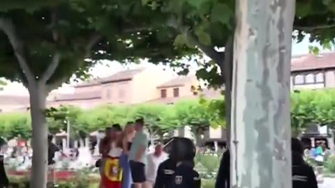 🇪🇸 Police in Alcalá de Henares fired rubber bullets at a patriotic demonstration