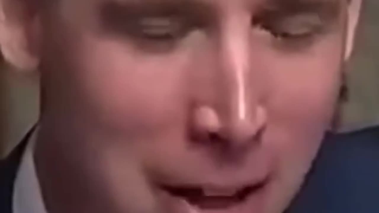 Josh Hawley denuncia una truffa assicurativa