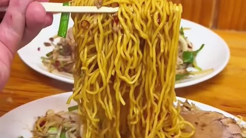 Ramen noodle with beef slice and hot soup