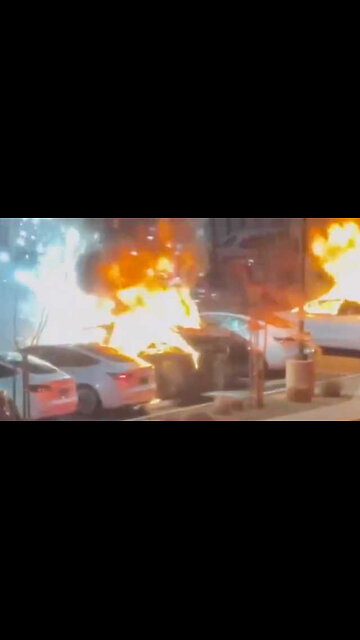 Lefty Terrorists Set Several Teslas Fire at a Tesla Service Center