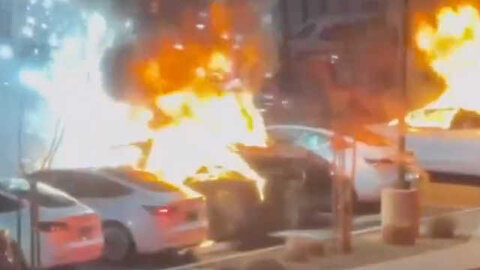 Lefty Terrorists Set Several Teslas Fire at a Tesla Service Center