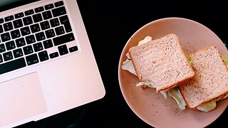 Are employed Americans actually taking a lunch break?