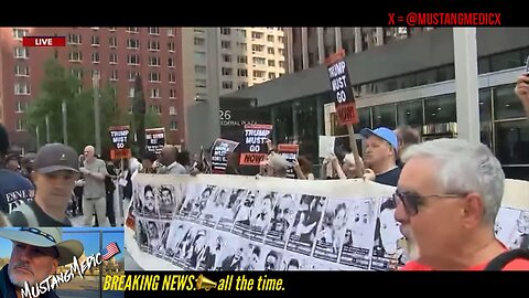 BREAKING NEWS:📣 Protesters against ICE are in front of a New York Federal Plaza Immigration Court.