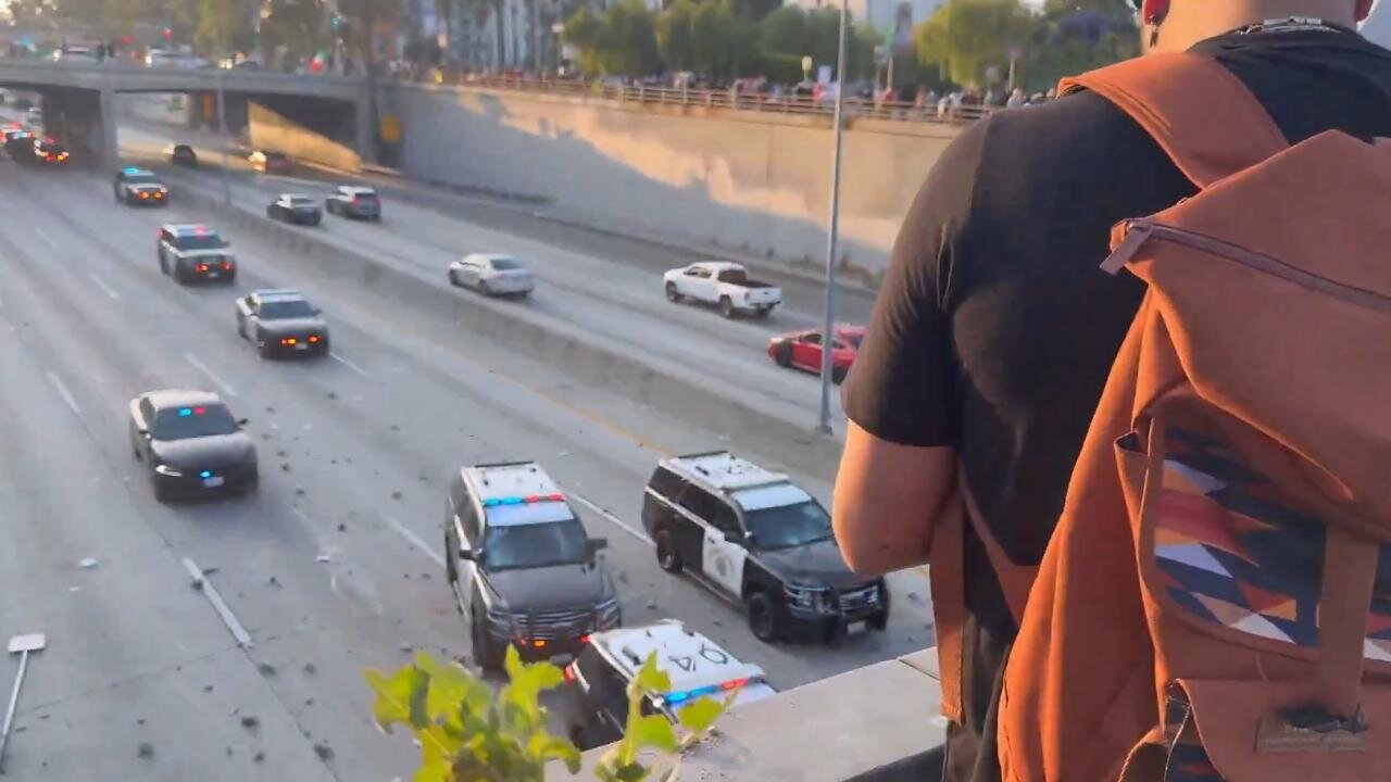RIOTERS Threw Concrete Pieces Onto Police Vehicles From the Overpass LA - WAR!