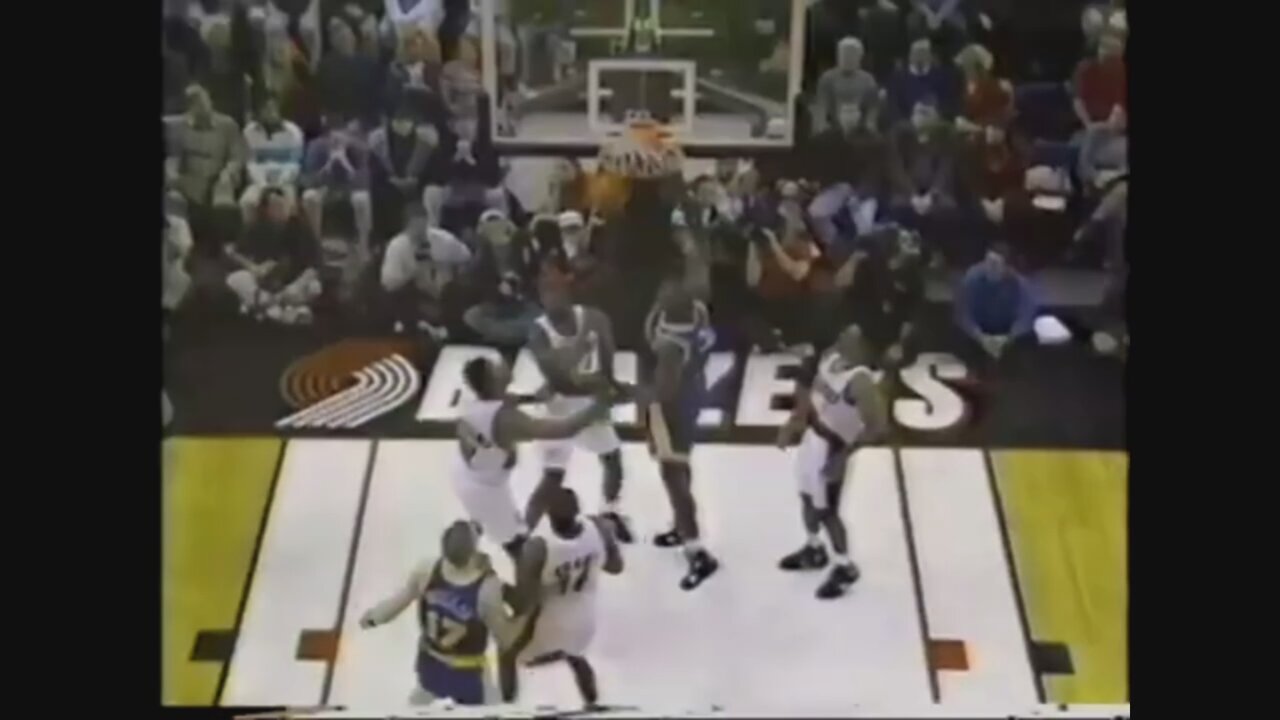 Chris Webber 24 Points 3 Ast 6 Blk @ Trail Blazers, 1993-94.