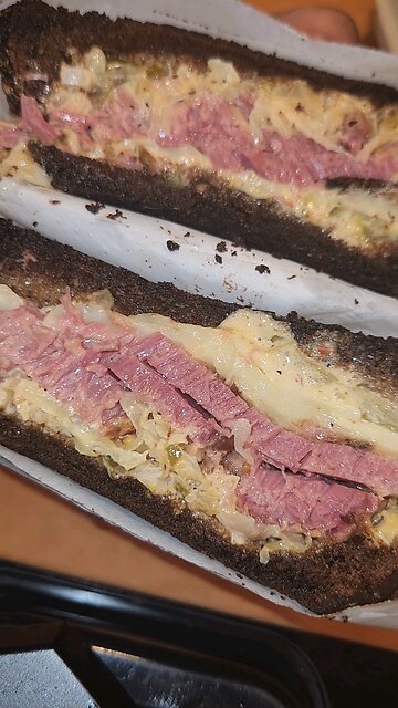 The Raven Sandwich 🥪🐦‍⬛