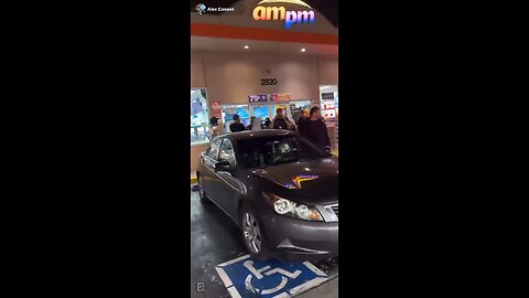 Can anyone tell me how looting a convenience store help your anti-ice protest cause? 🤬🤬🤬