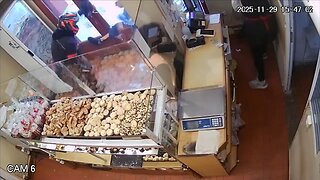 Un hombre evita robo ingresando a una panadería