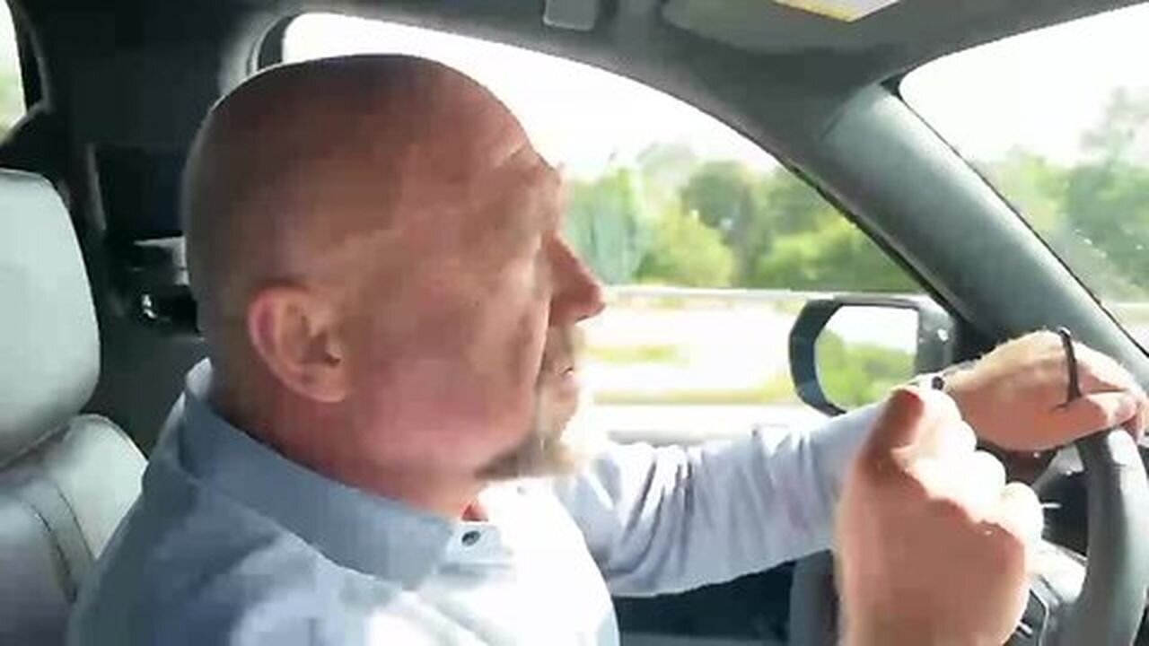 Exclusive Analysis: Alex Jones Breaks Down The Latest On The Musk / Trump War