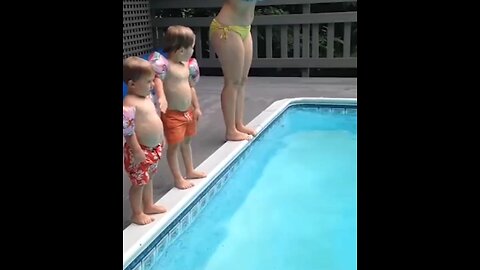 The most elegant dive. 💕😂