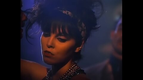 Pat Benatar - Love Is A Battlefield (Official Music Video)
