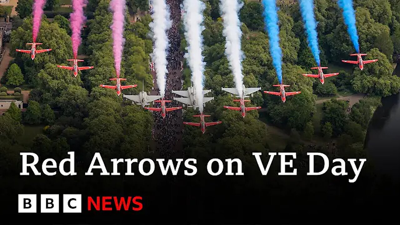 Experience VE Day flypast from inside Red Arrows cockpit (360 video) | BBC News