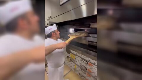 Yo haciendo dieta, porque el médico dijo que solo puedo comer una porción 🍕