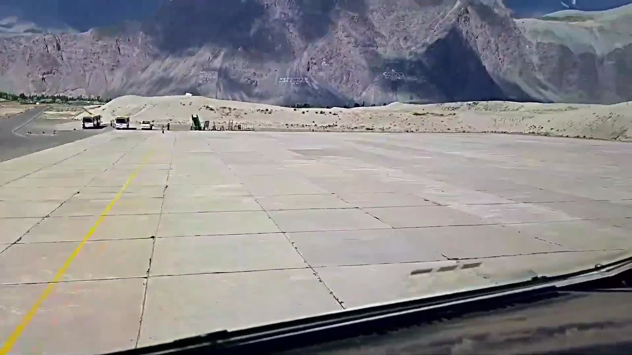 Impressive accelerated video of a landing at Skardu airport in Pakistan