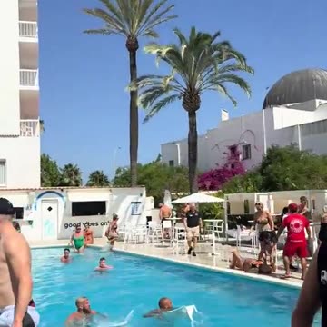 My nightmare holiday in 20 seconds.