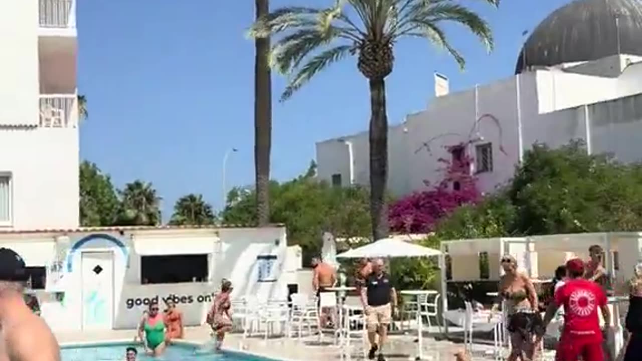 My nightmare holiday in 20 seconds.