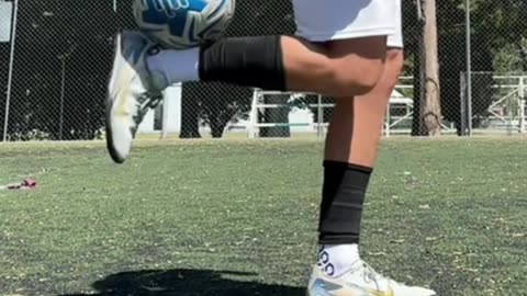 Aprende este TRUCO épico de fútbol ⚽️🔥 #futbol #Soccer #TikTokDeportes #futebol #parati