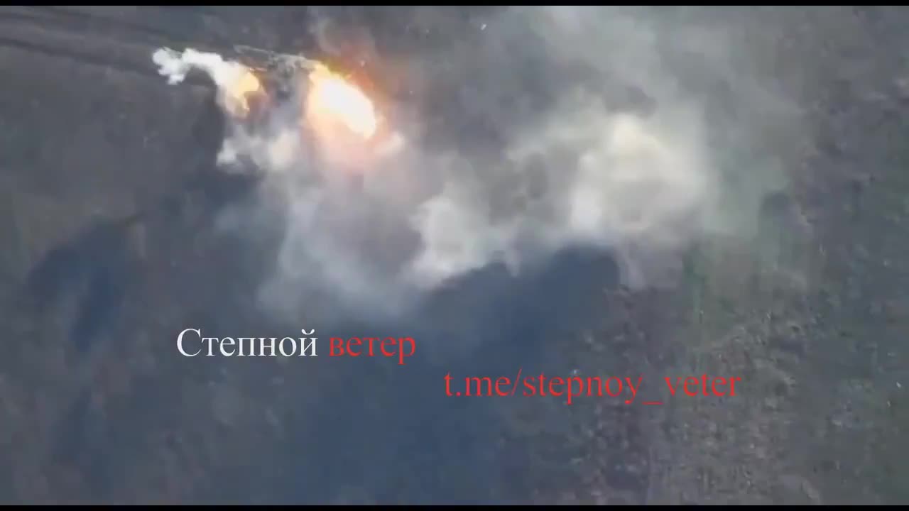 Russian destruction of a Ukrainian self-propelled tracked gun-howitzer