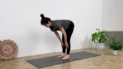 Detox Yoga | 10-Minute Yoga Flow for Digestion and Bloating Relief.