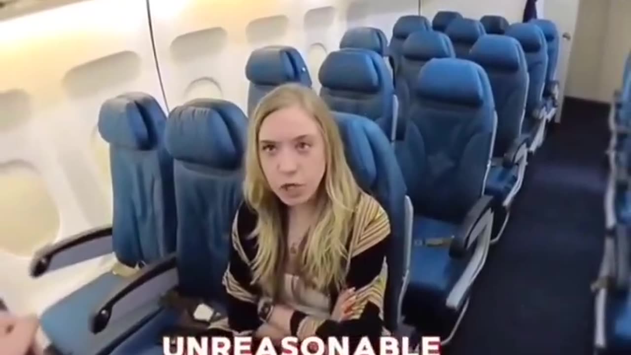 Omg! 😱 This is a lunatic! Girl won’t get off the plane!