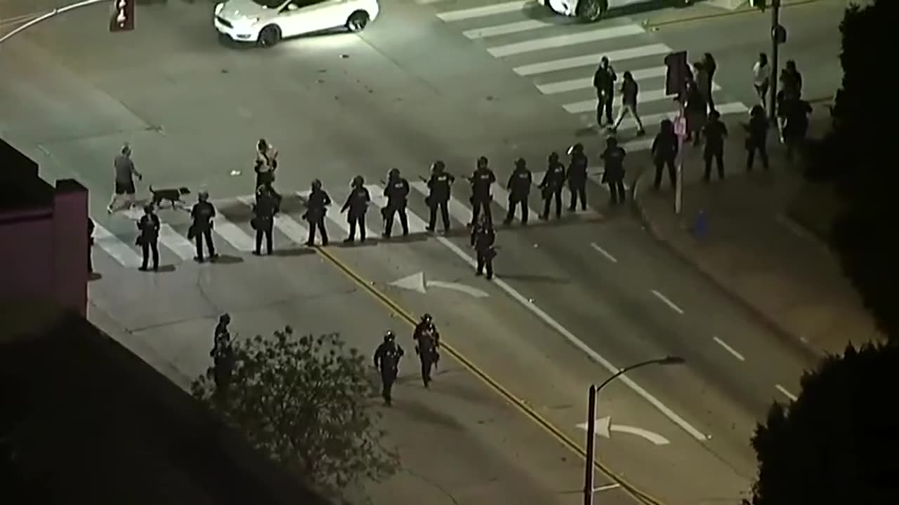 Protesters outside LA hotel after reports of ICE agents staying