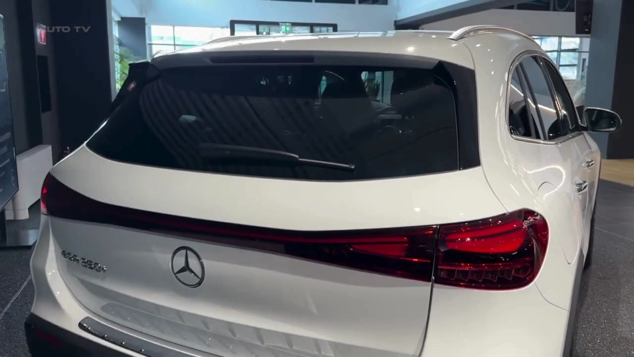 2025 Mercedes EQA 250+ - visual REVIEW (impressive ELECTRIC SUV)