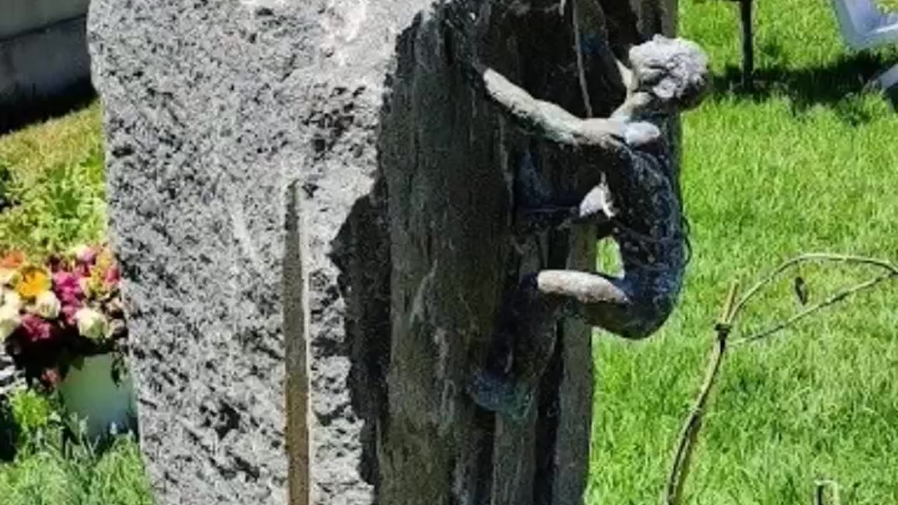 FAMOUS GRAVES - VOL. 463: TONY SCOTT