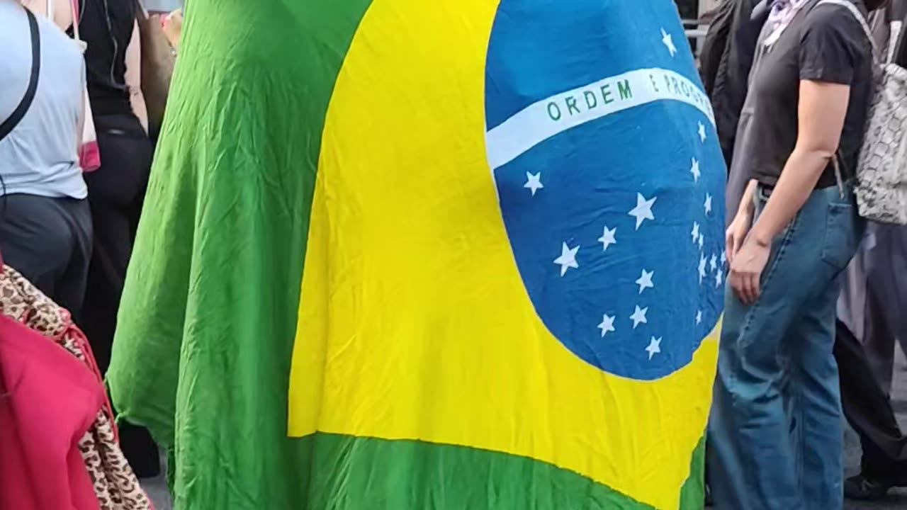 "The real criminal is in the White House!!"