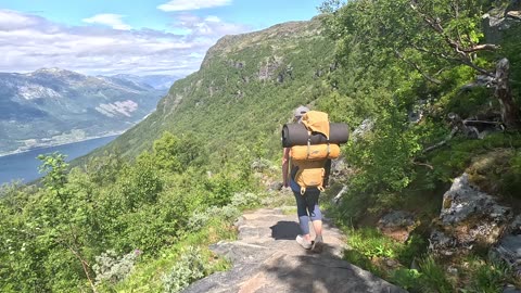 Dronningstien / The Queens Trail Hike in Norway