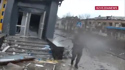 Russian soldiers walk through Pokrovsk. 1124/25