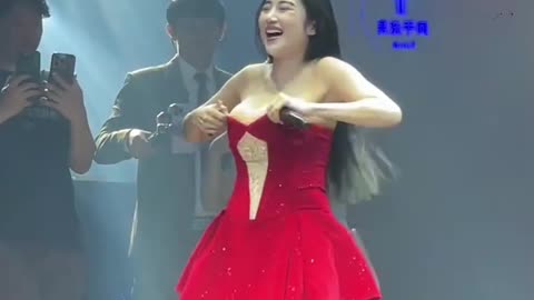 Nggak ada obat, Penampilan Pamela Safitri saat Live di Kamboja 