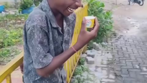 "मैं तो 12 बजे घर पहुँचा था... तुम 12 सेकंड में सब्सक्राइब कर दो 😎🔥"