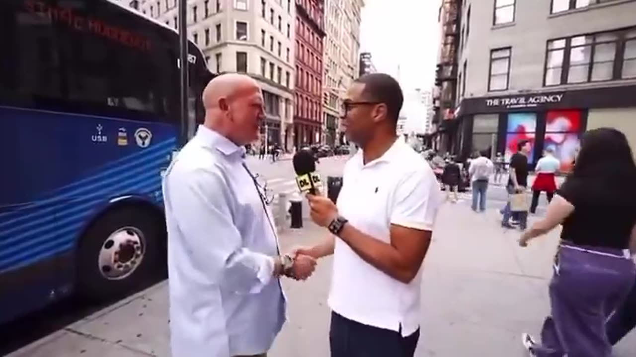 LMAOO.. Don Lemon just got called a ‘fcking moron’