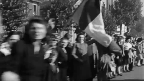 FRENCH 2ND ARMORED DIVISION ENT... - FRENCH 2ND ARMORED DIVISION ENTERS PARIS, FRANCE - 111-adc-2192