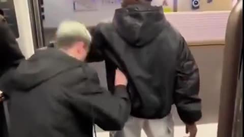 as many times I've seen this vid I never noticed the first guy steal the joggers jacket
