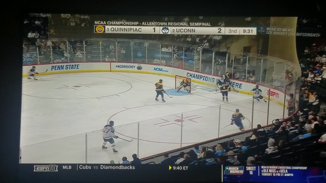 Quinnipiac vs Connecticut - Huskies Lead 2-1